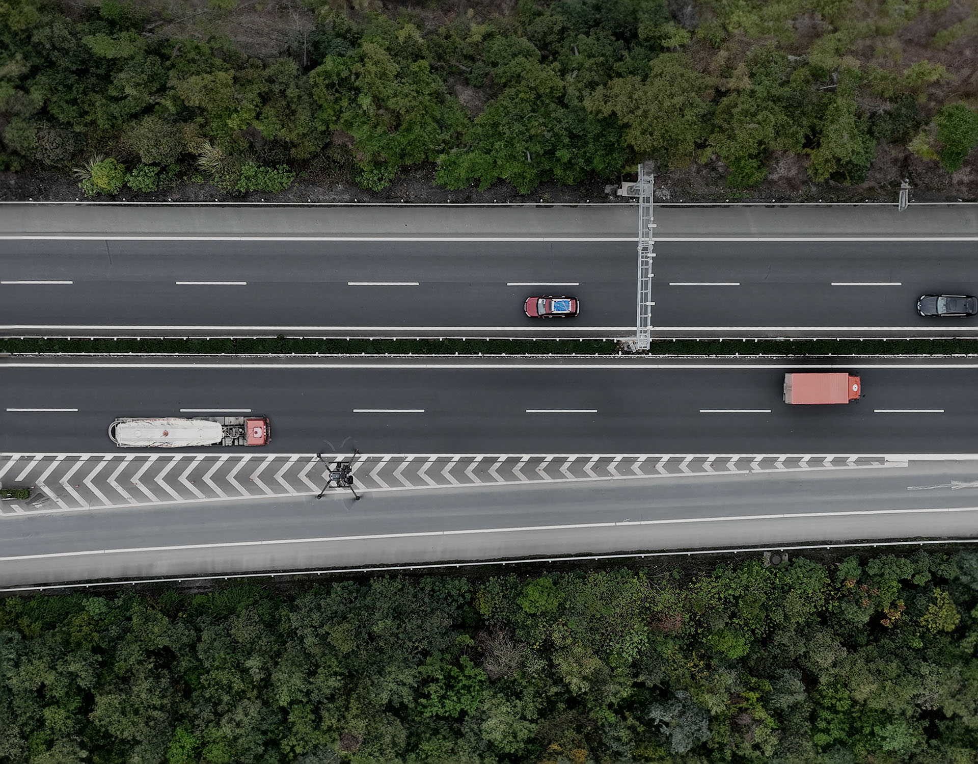 飛行大腦 i40將自動(dòng)飛行算法與飛控實(shí)時(shí)融合，實(shí)現(xiàn)無(wú)人機(jī)自動(dòng)飛行作業(yè)